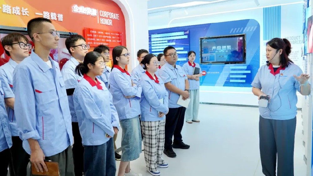 “新”光熠熠，敢超起航 -- 天光半导体公司开展2024年新入职员工培训