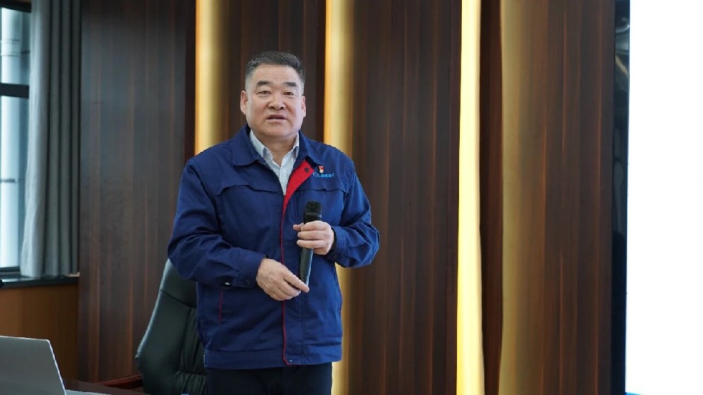 天光半导体公司党委书记、董事长卢宇为团员青年讲授专题团课